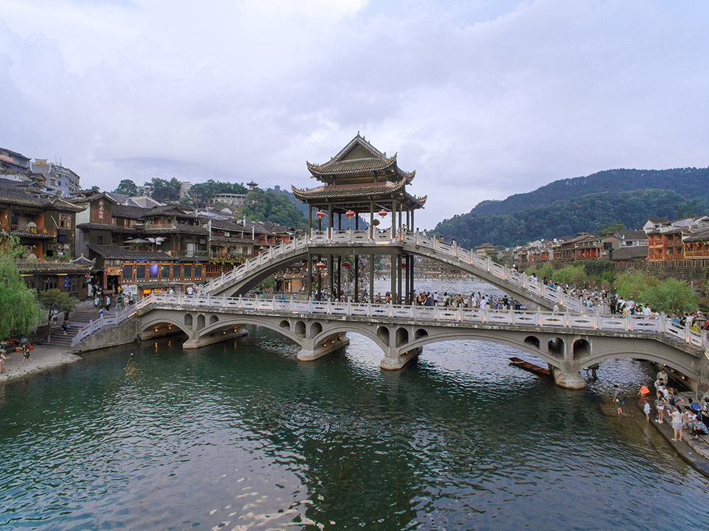 9.鳳凰風(fēng)、雪、雨、霧橋  配圖1.jpg